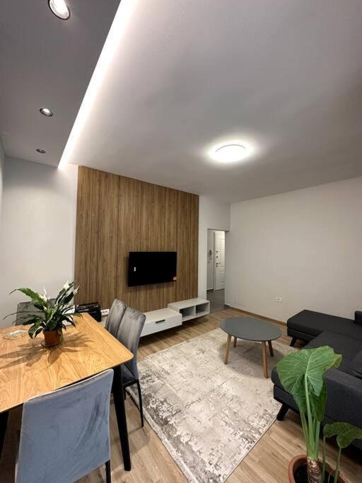 Apartment Pazari *